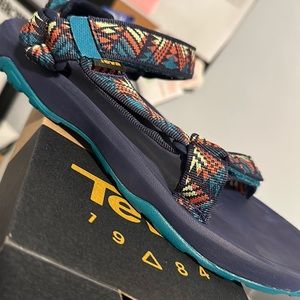 Teva Hurricane XLT2 youth 7 NEW IN BOX